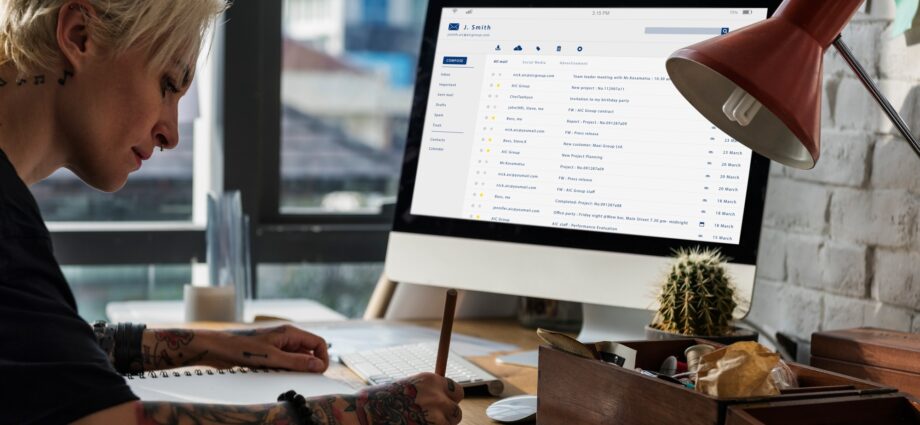 Email inbox message list online interface