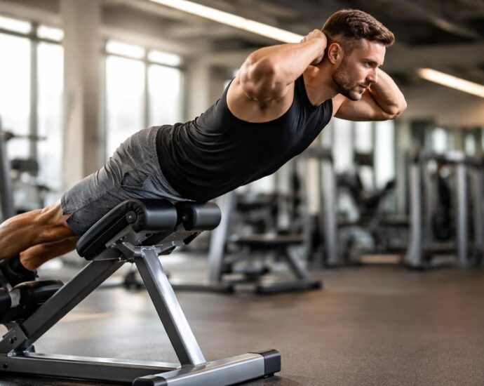 découvrez pourquoi les extensions lombaires avec le banc sont indispensables pour renforcer votre dos, améliorer votre posture et prévenir les douleurs lombaires au quotidien.