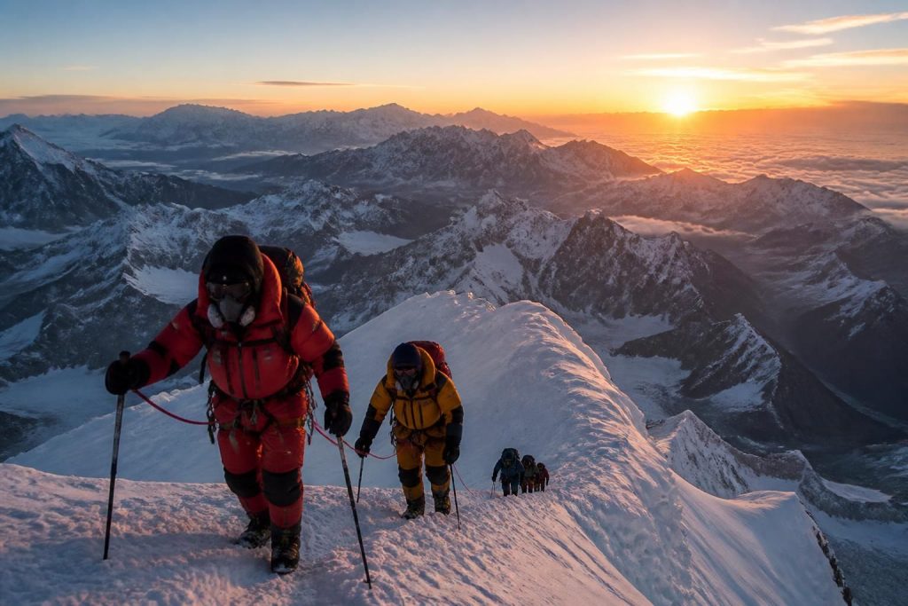 découvrez quelle est la montagne la plus haute du monde dans ce guide complet dédié aux alpinistes aventureux, avec conseils et informations essentielles pour préparer votre expédition.